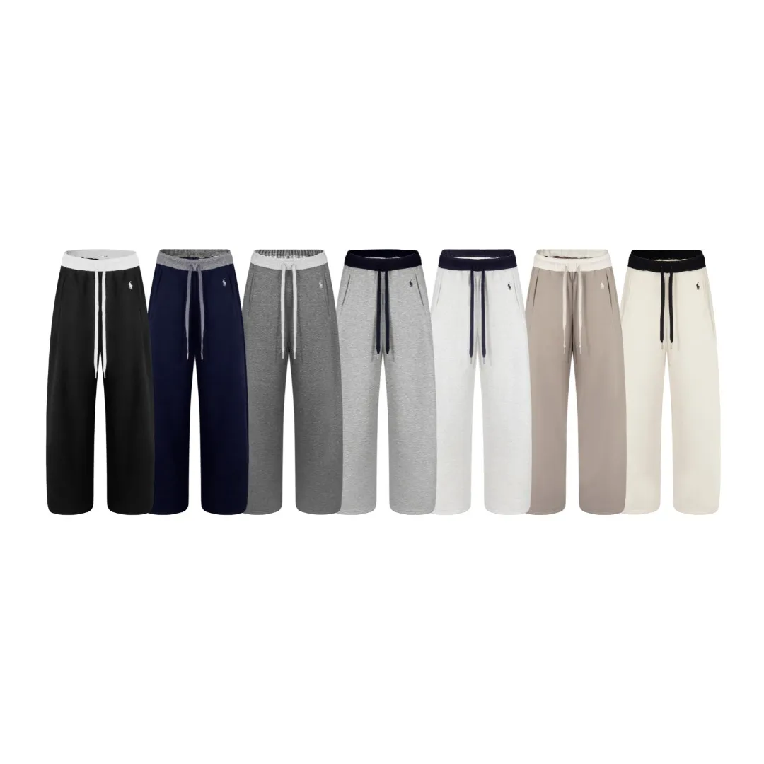 P230 White background picture [Fleet in winter] Style number: 25130# Color: black/navy blue/dark gray/light gray/white gray/beige/light khaki Size: S-XL - Ralph Lauren/Ralph Lauren 2025FW autumn and winter plus velvet contrasting waist design drawstring scimitar version lazy feeling loose couple sweatpants - brushed face velvet lining one piece for winter - custom dyed trouser cord hanging hardware The details are in place - loose fit, scimitar legs, loose upper body without looking too big - RL/lazy autumn and winter sweatpants, a pair of casual sweatpants that are very suitable for CleanFit. Loose fit scimitar fit trousers can be used as couple wear. It has a relaxed feel for daily wear. Contrasting color shakes to increase the overall sense of layering. The sense of drape is visible to the naked eye. The design of the trouser legs can be closed, which can also be very warm and versatile in winter.